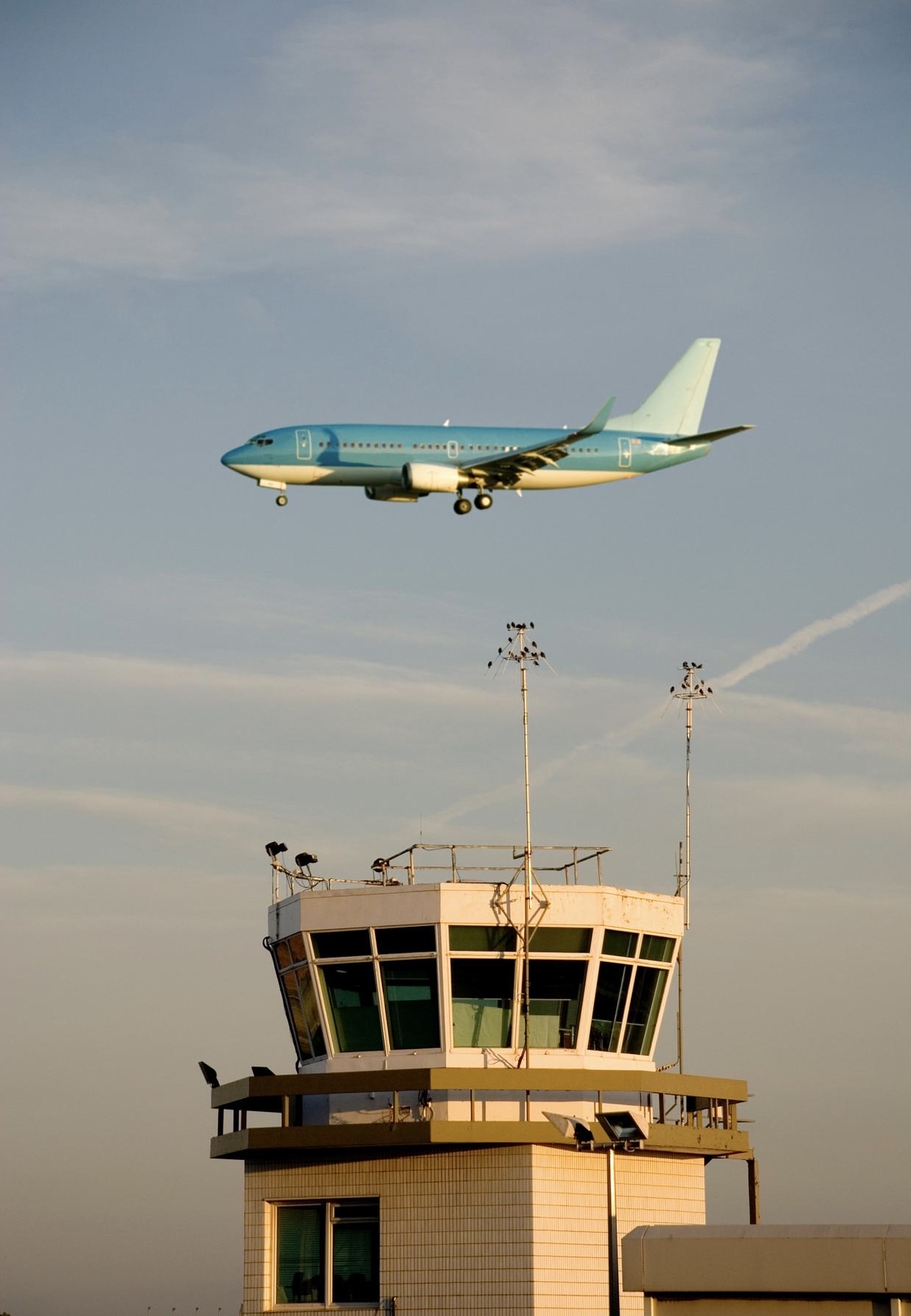 哥伦比亚失踪客机确认坠毁 机上15人全部遇难