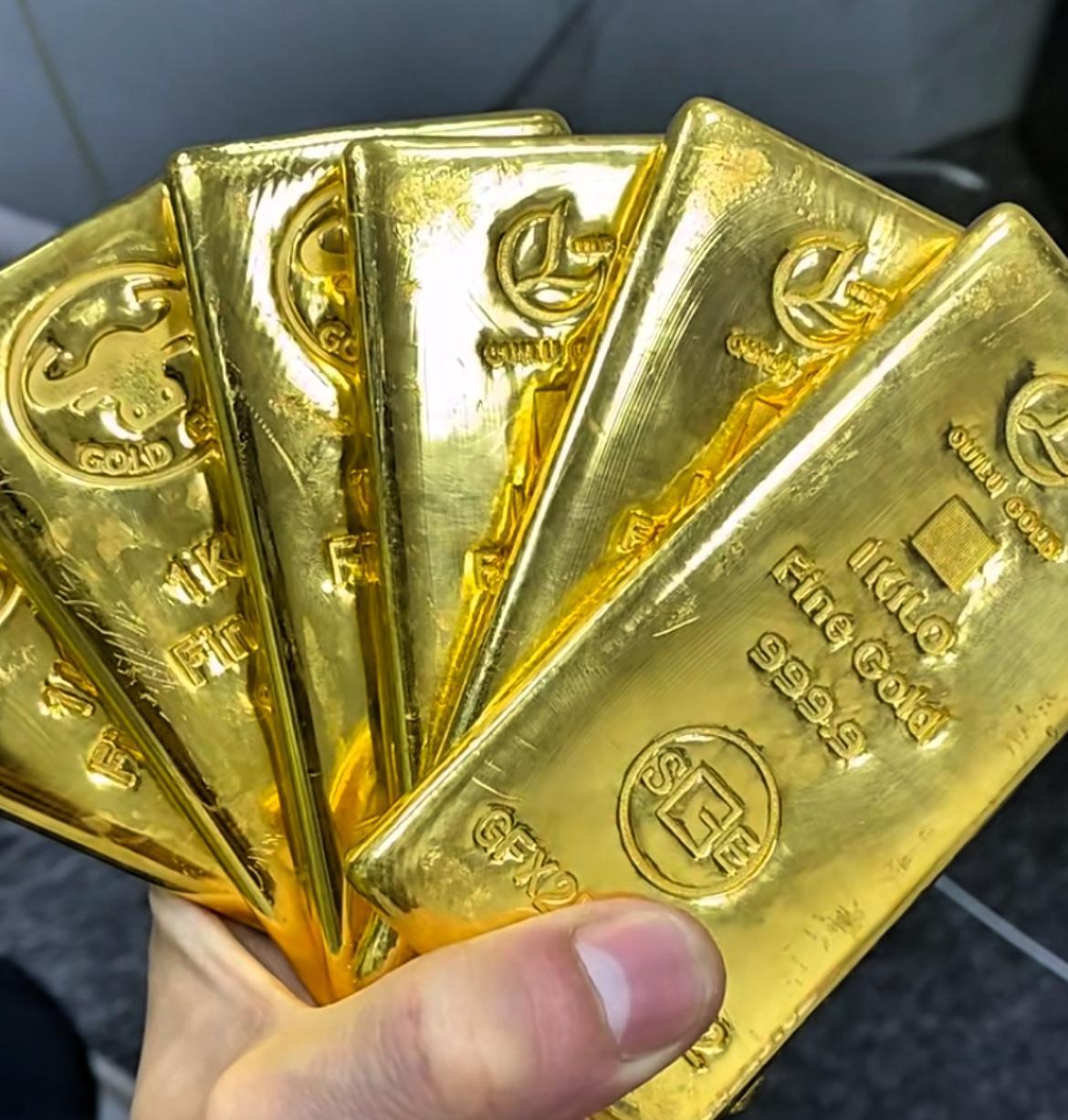 金价七连涨突破5300美元 银行、期交所联手收紧贵金属产品风控