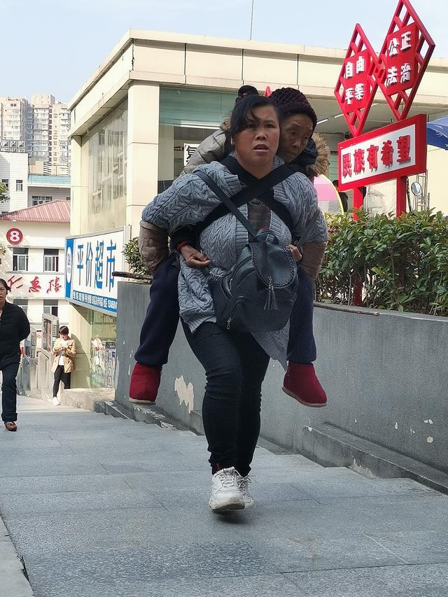 （新春走基层）邻安小家又一年，照亮异乡求医路