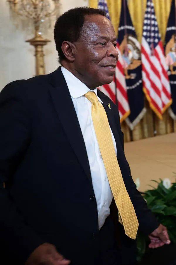 经纬早班车|特朗普称下周将公布美联储下任主席提名;马年春节旅游市场预订火热