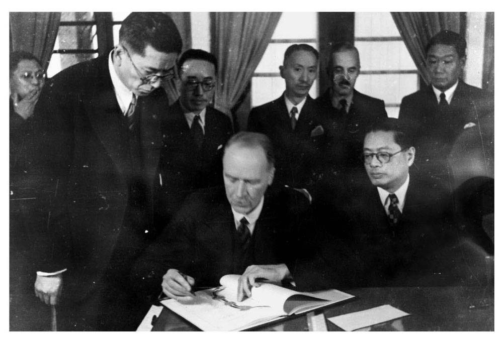 中英签署四项经贸成果文件