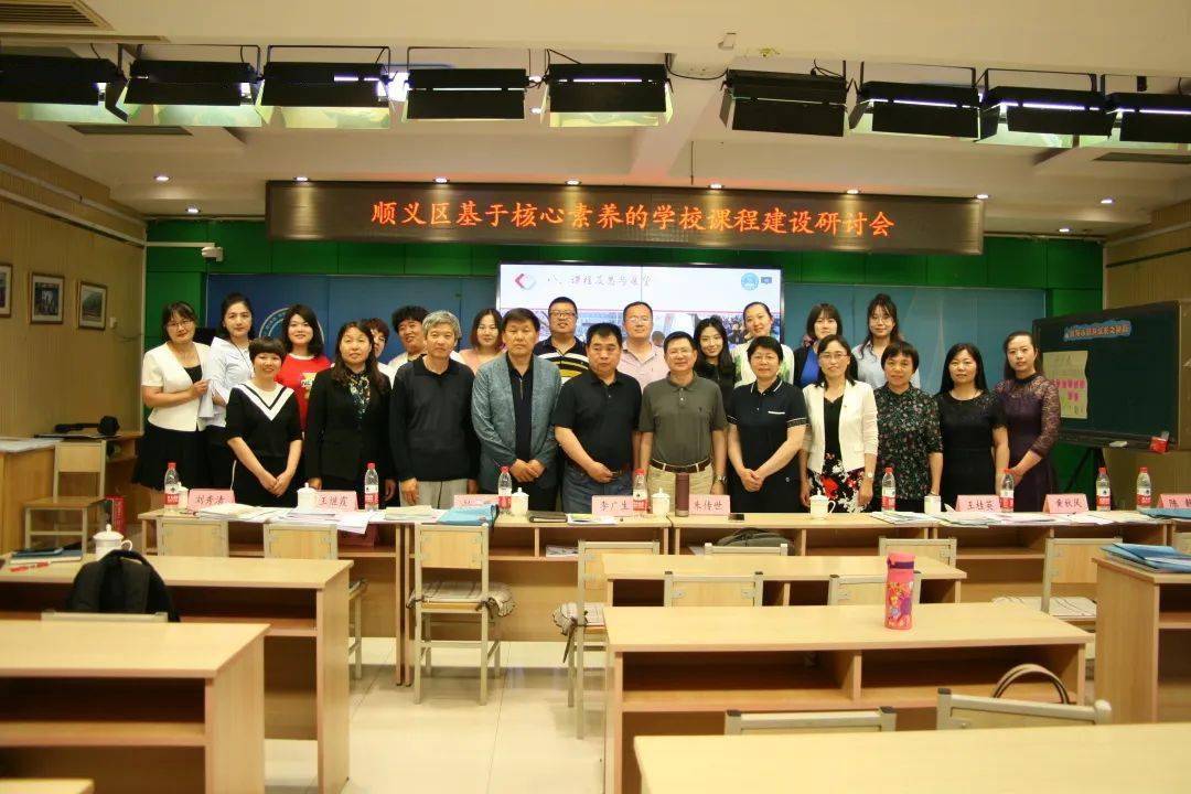 中英签署四项经贸成果文件