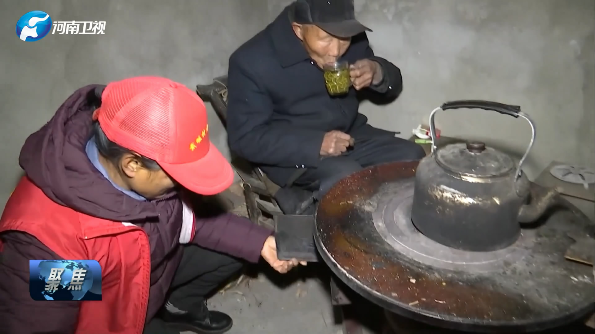 （新春走基层）湖北枝江：“红马甲”温暖“孤岛”归乡路