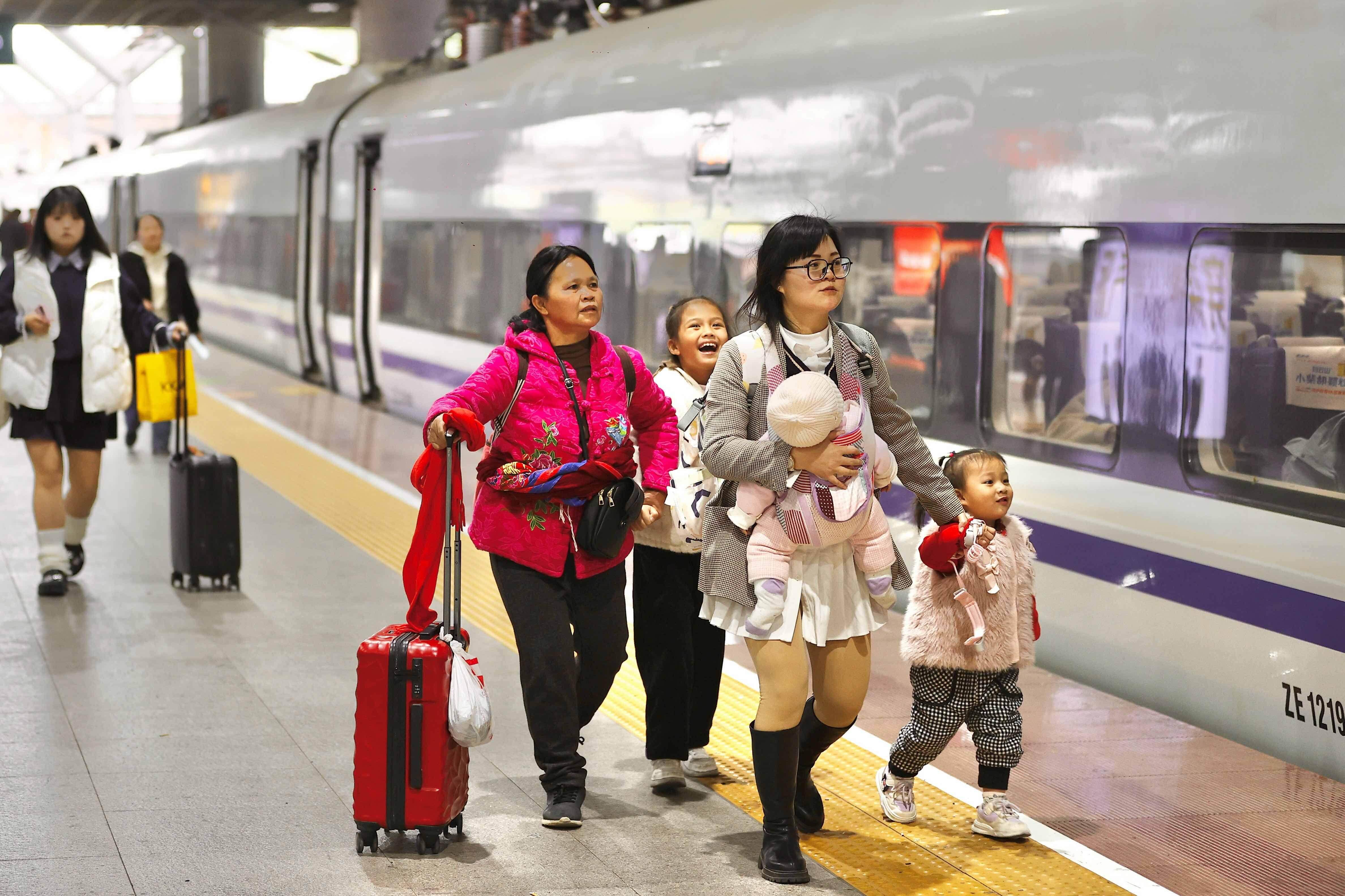 深圳机场春运日均运送旅客预计近20万人次