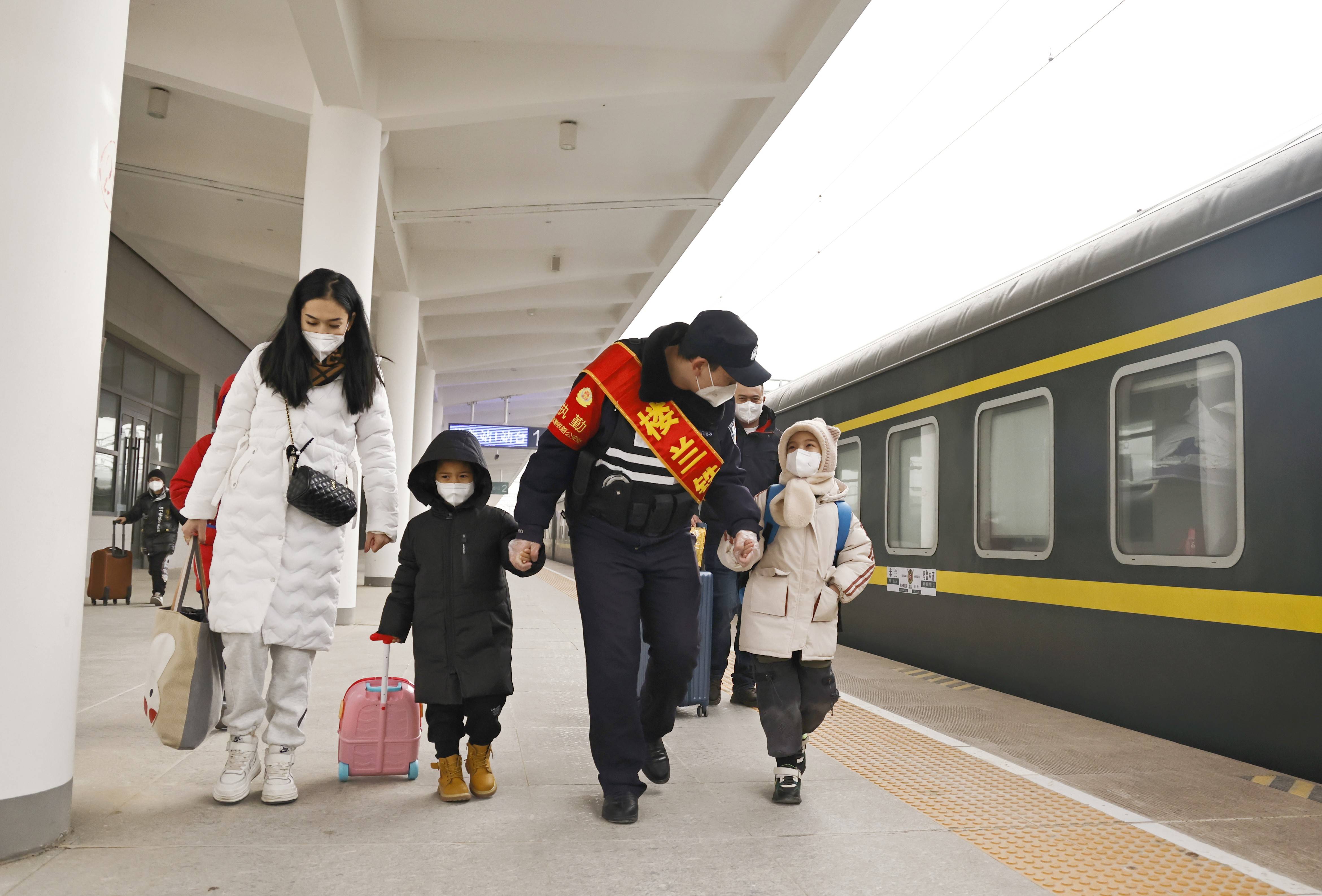 北京铁警多措并举护航旅客返乡