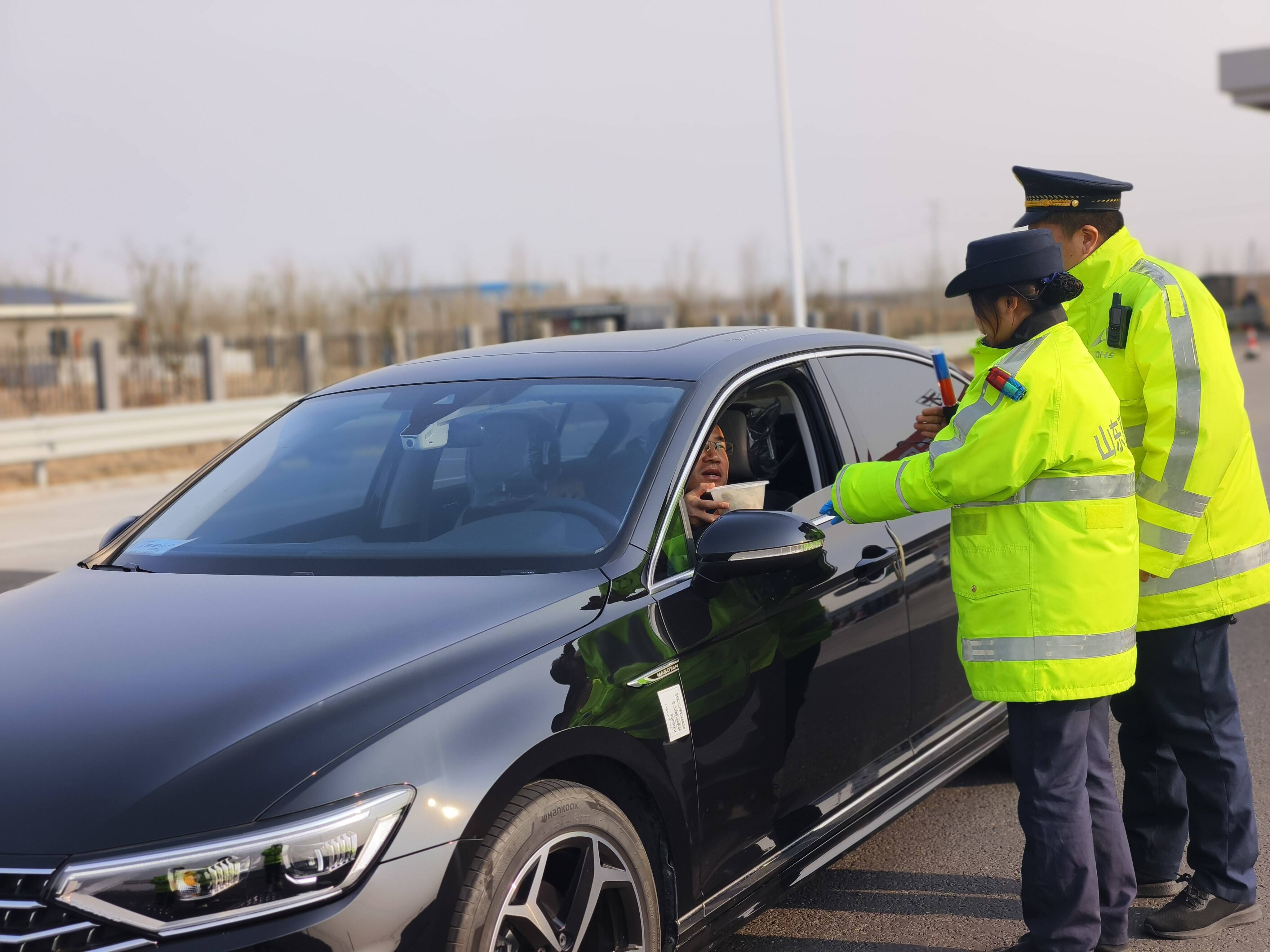 （新春见闻）沈铁丹大五组护航春运旅途