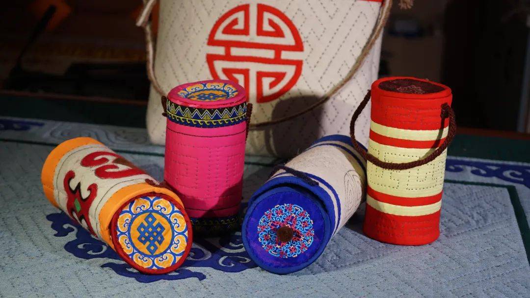 （新春走基层）探访锡林郭勒草原上的毡绣姐妹花