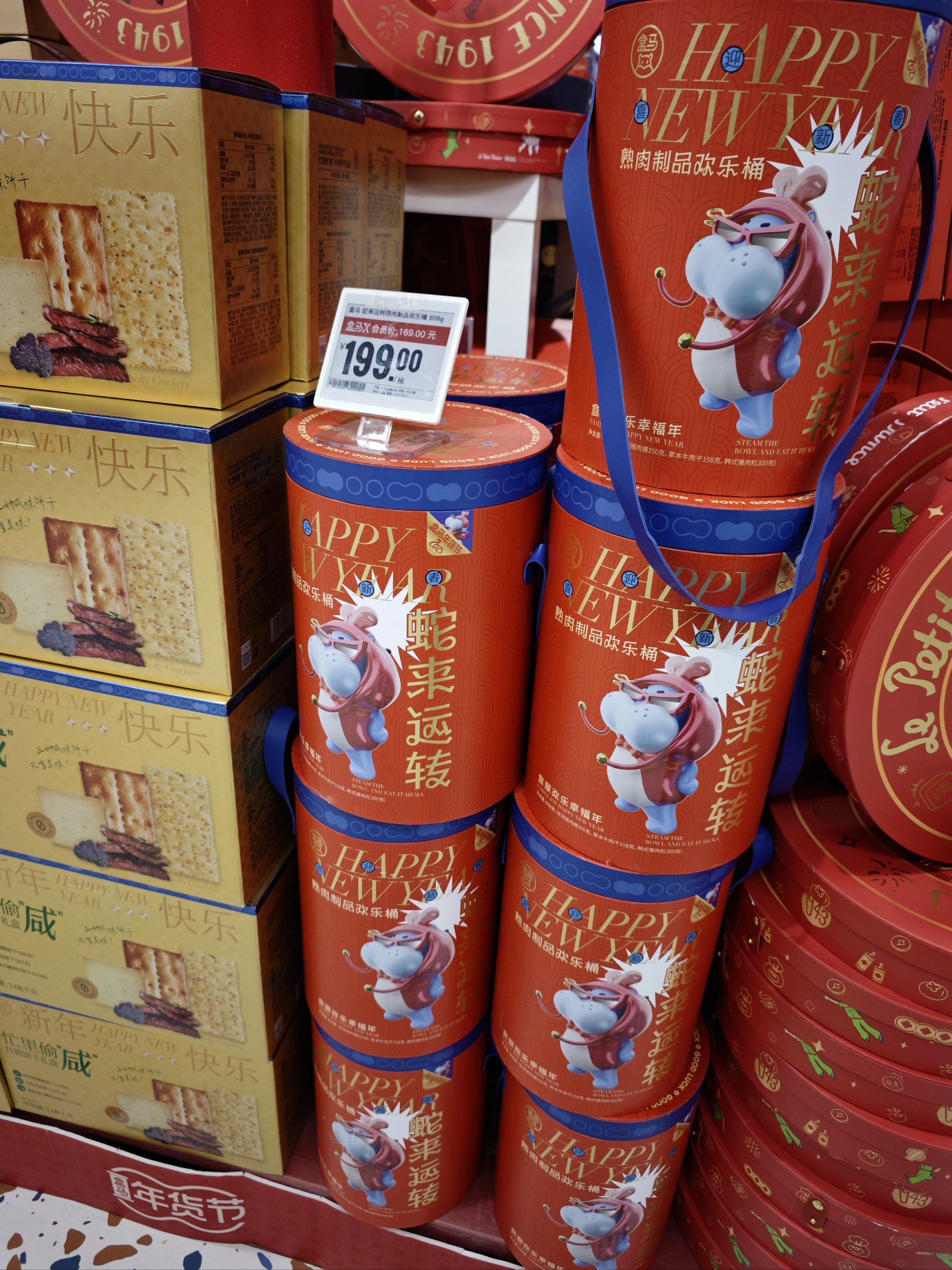 （新春走基层）“乐购新春”吃喝玩 浙江温州年货采买“马”力全开