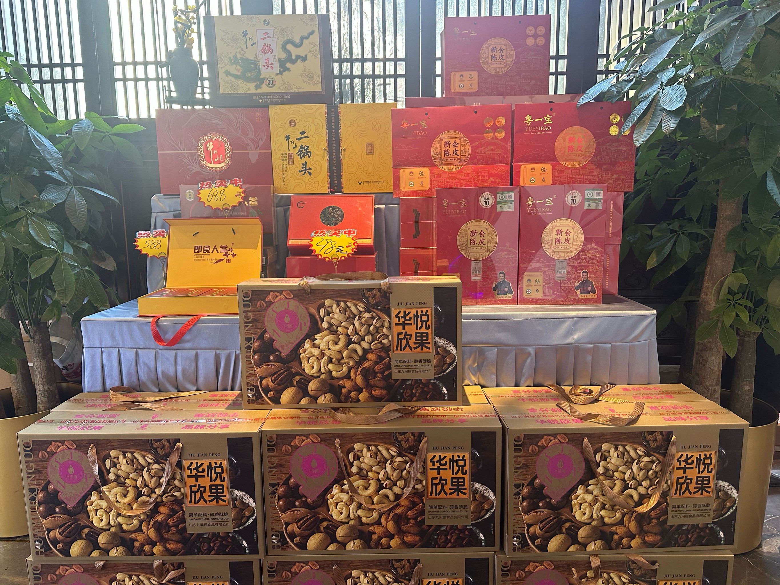 （新春走基层）“乐购新春”吃喝玩 浙江温州年货采买“马”力全开