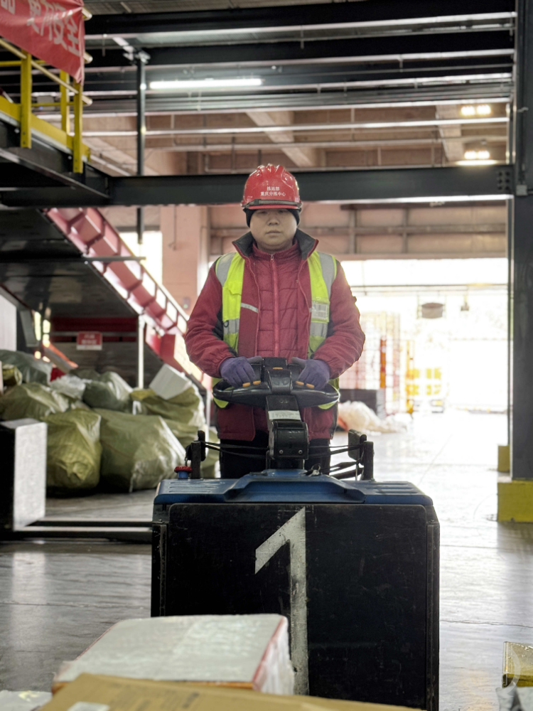 （新春走基层）陕西榆林铁路货检员：-25℃的寒夜里守护“温暖”