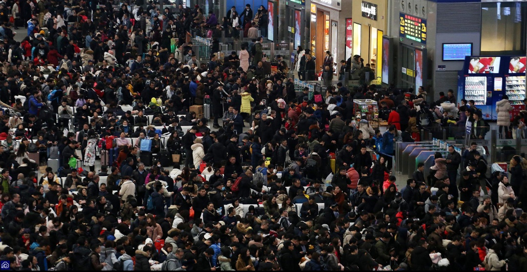 （新春见闻）中国海拔最高铁路客运站首迎春运