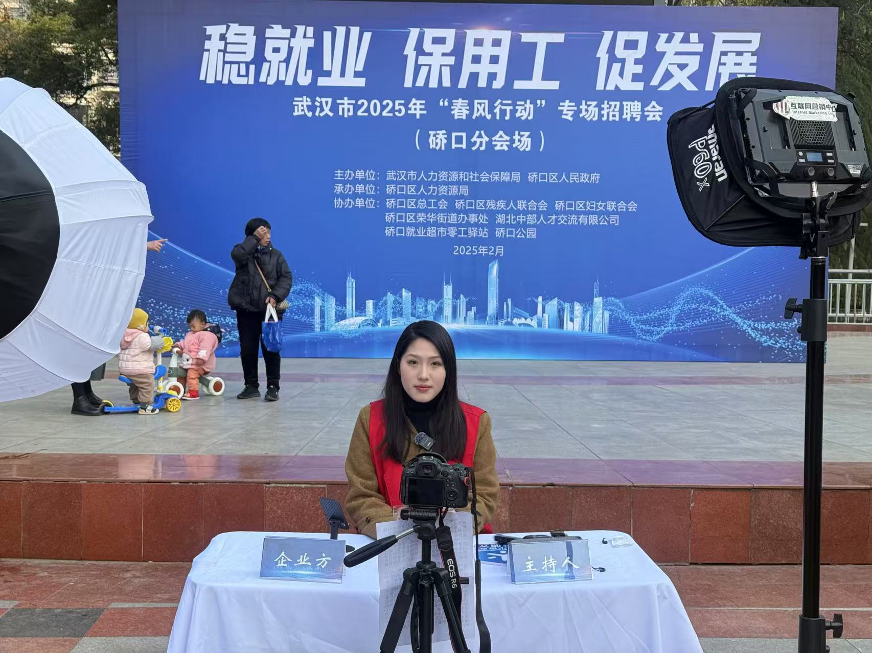 （新春走基层）春节返乡即遇招聘会 江苏盱眙“春风行动”送岗到家