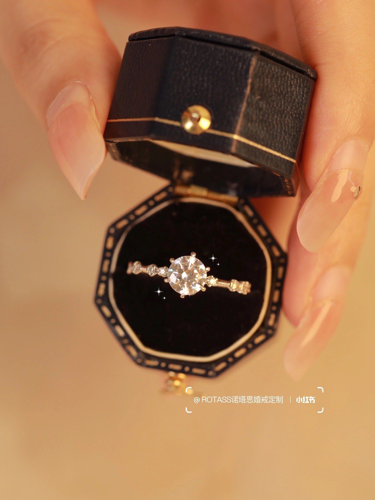 七鲜小厨推出情人节活动：玫瑰花随单送，晒单或得1克拉钻戒