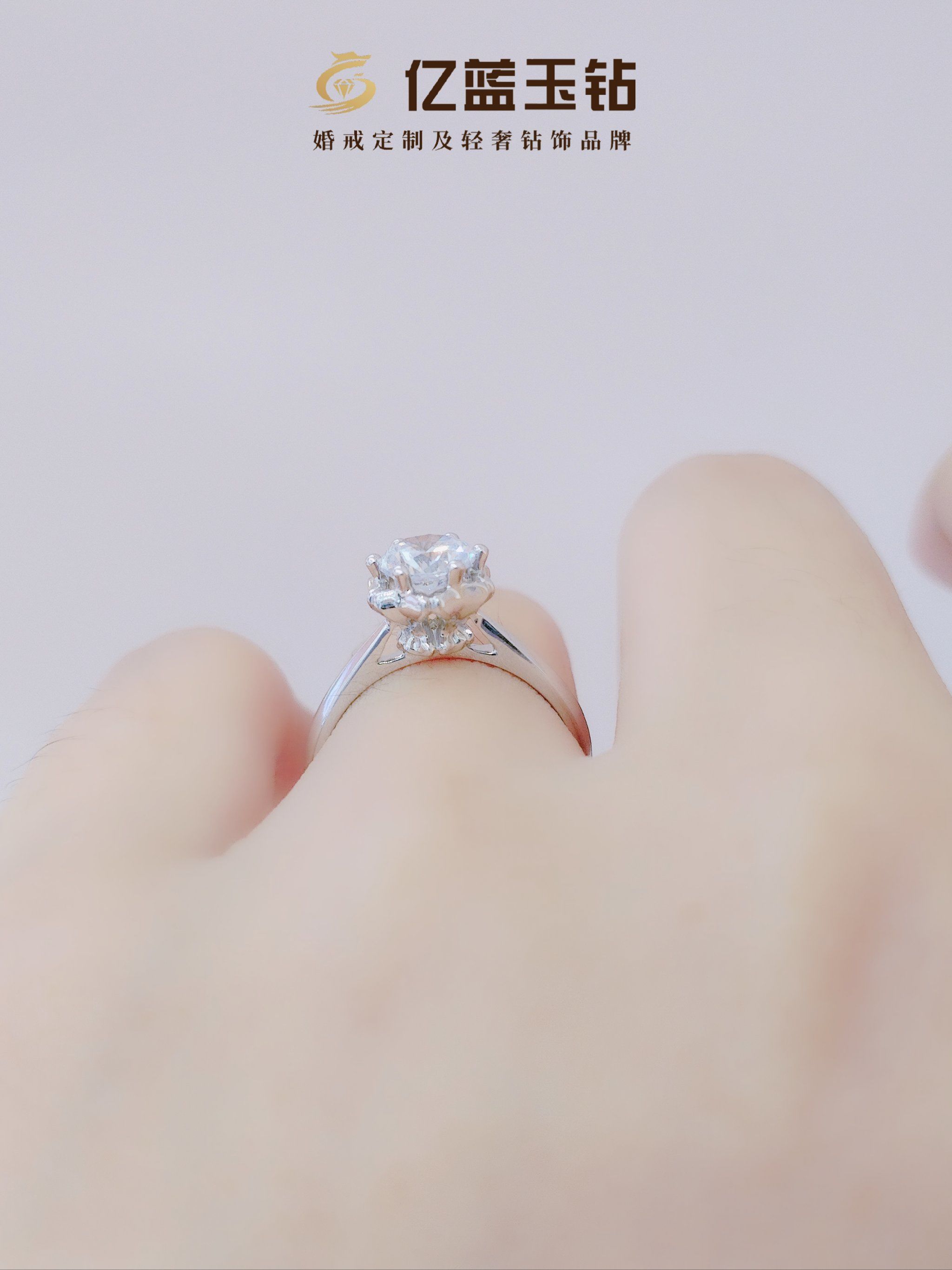 七鲜小厨推出情人节活动：玫瑰花随单送，晒单或得1克拉钻戒