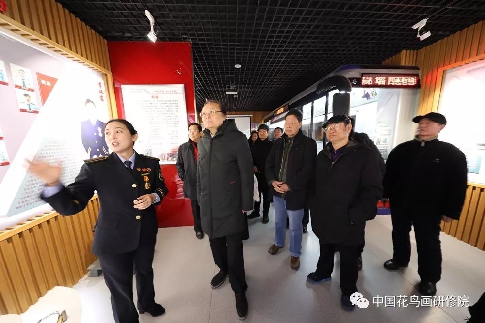 (新春走基层)从纸质车票到电子客票 铁路劳模34载见证中国铁路“速度”