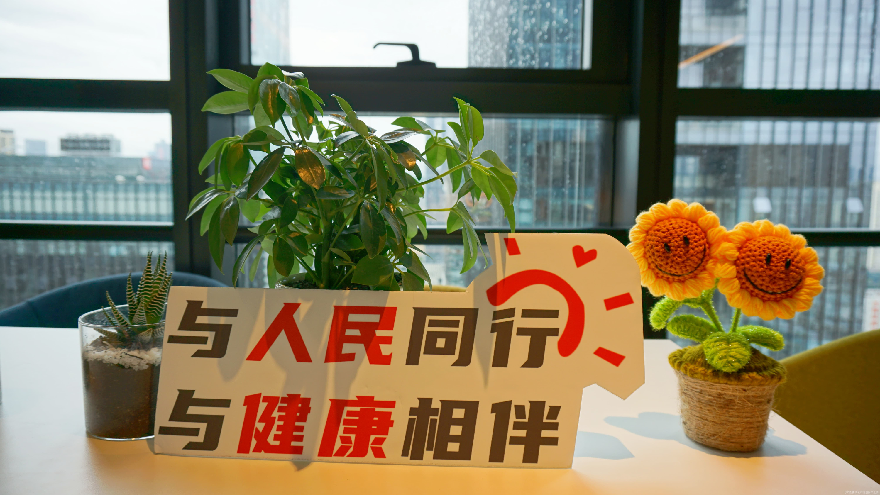 人保伴您前行,人保服务_2026能源产业：结构性矛盾凸显，绿色转型加速