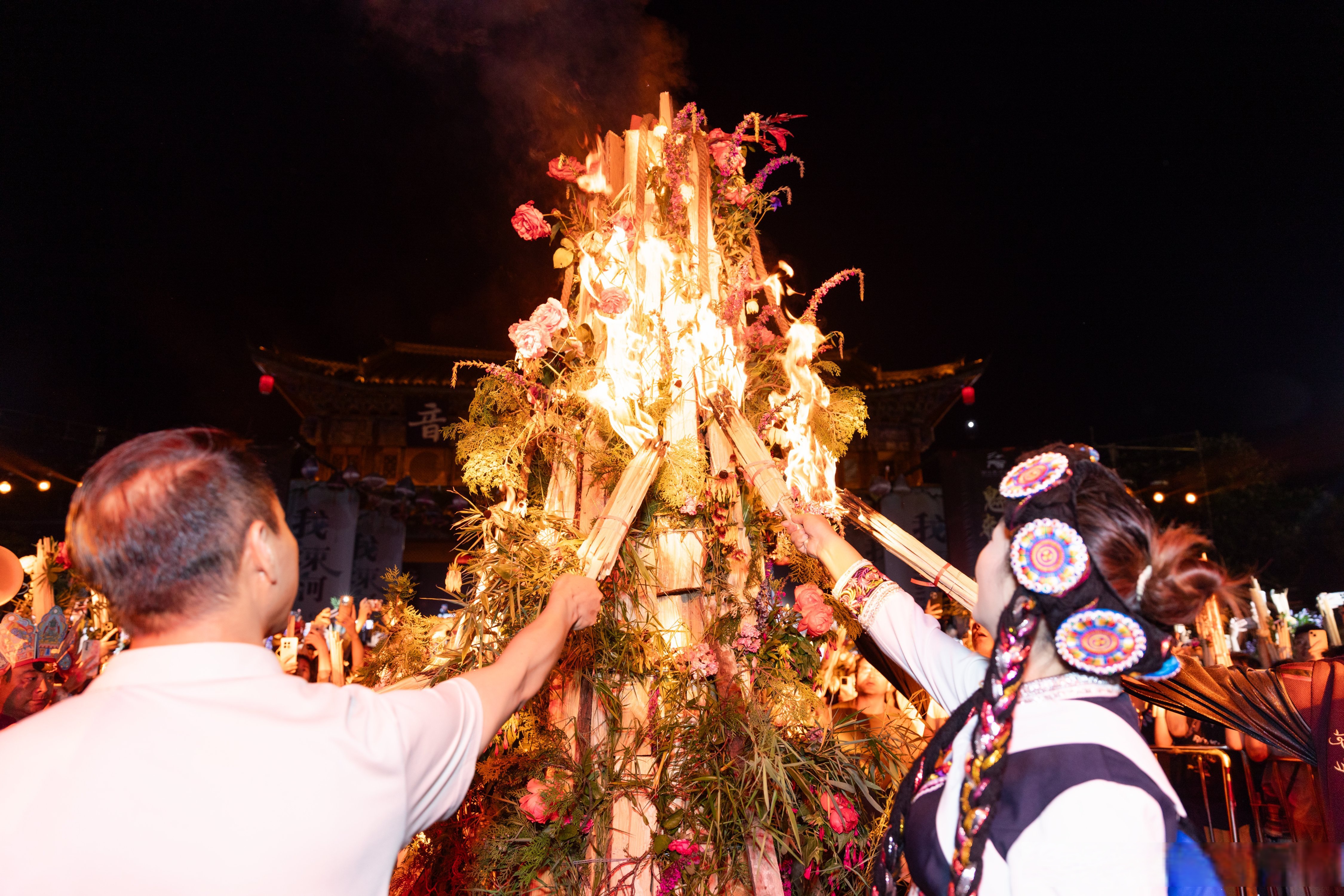 非遗“火凤凰”引客来 福建屏南畲村“夜游”火出圈