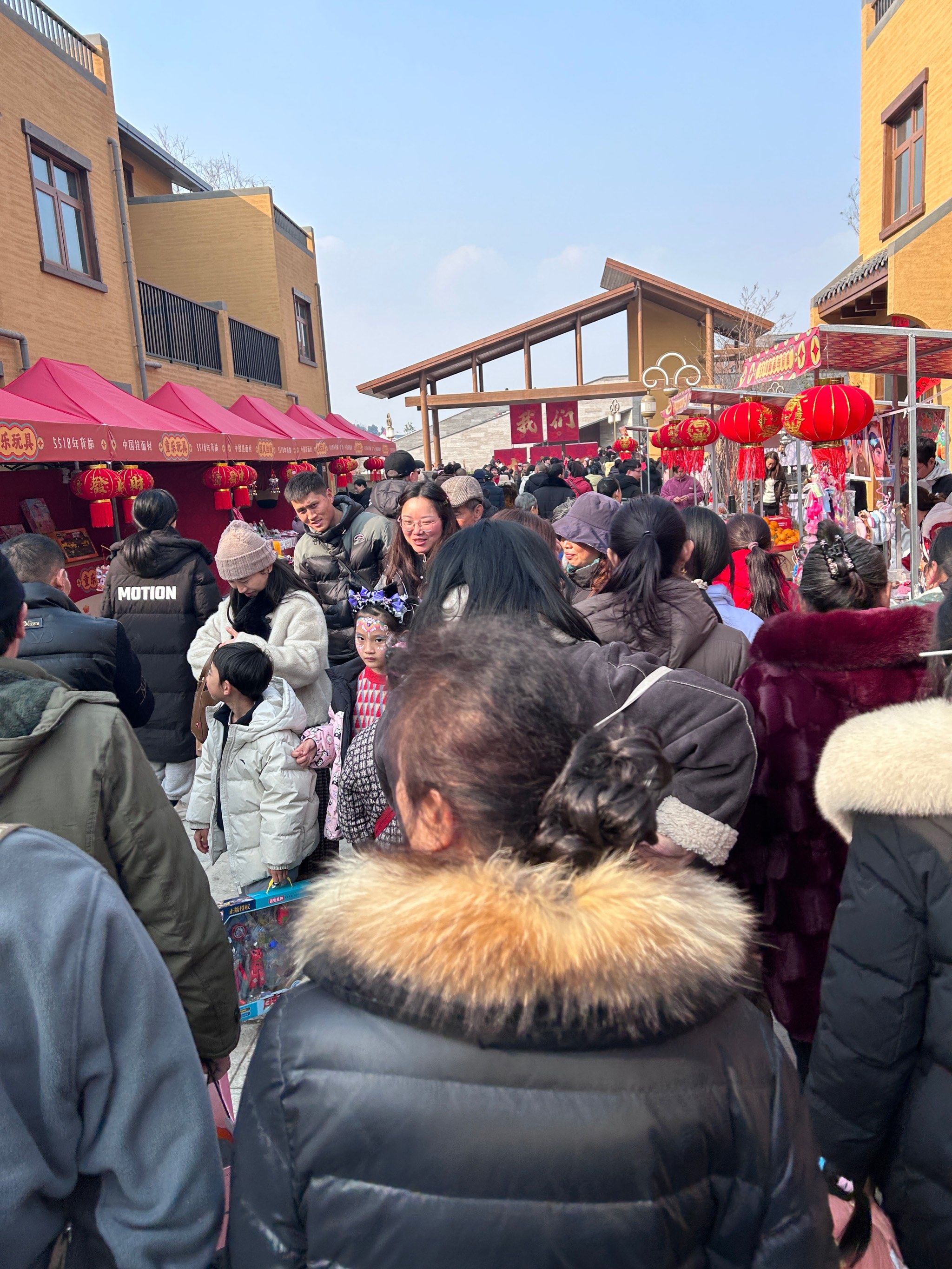 （新春走基层）广东大麦山镇上洞村“唆样”活动举行 逾8000人共赏民俗