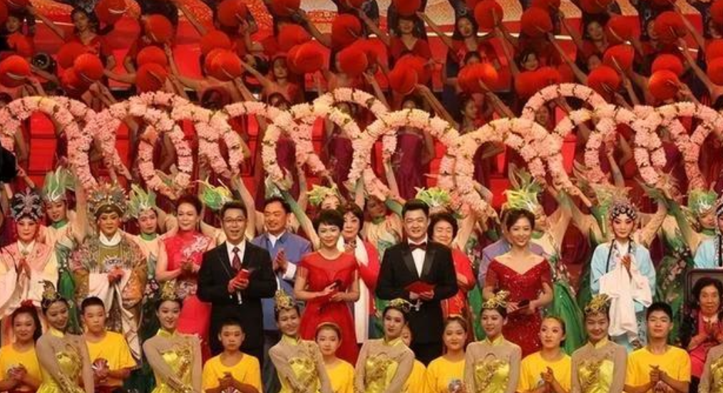 外国网友从中国春晚发现一个信号