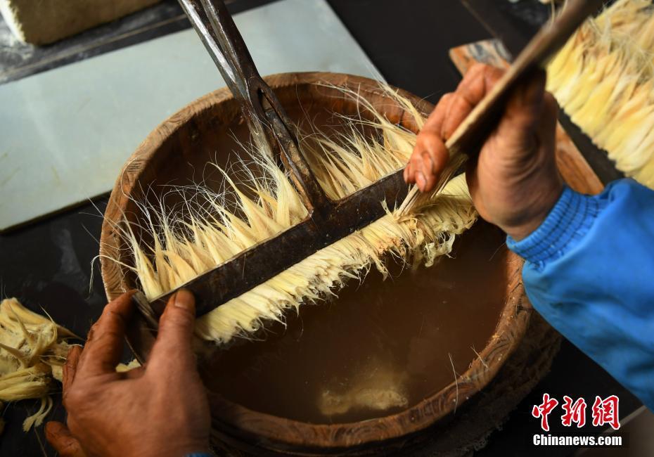 （新春见闻）千万毛中拣一毫 安徽宣笔畅销海内外