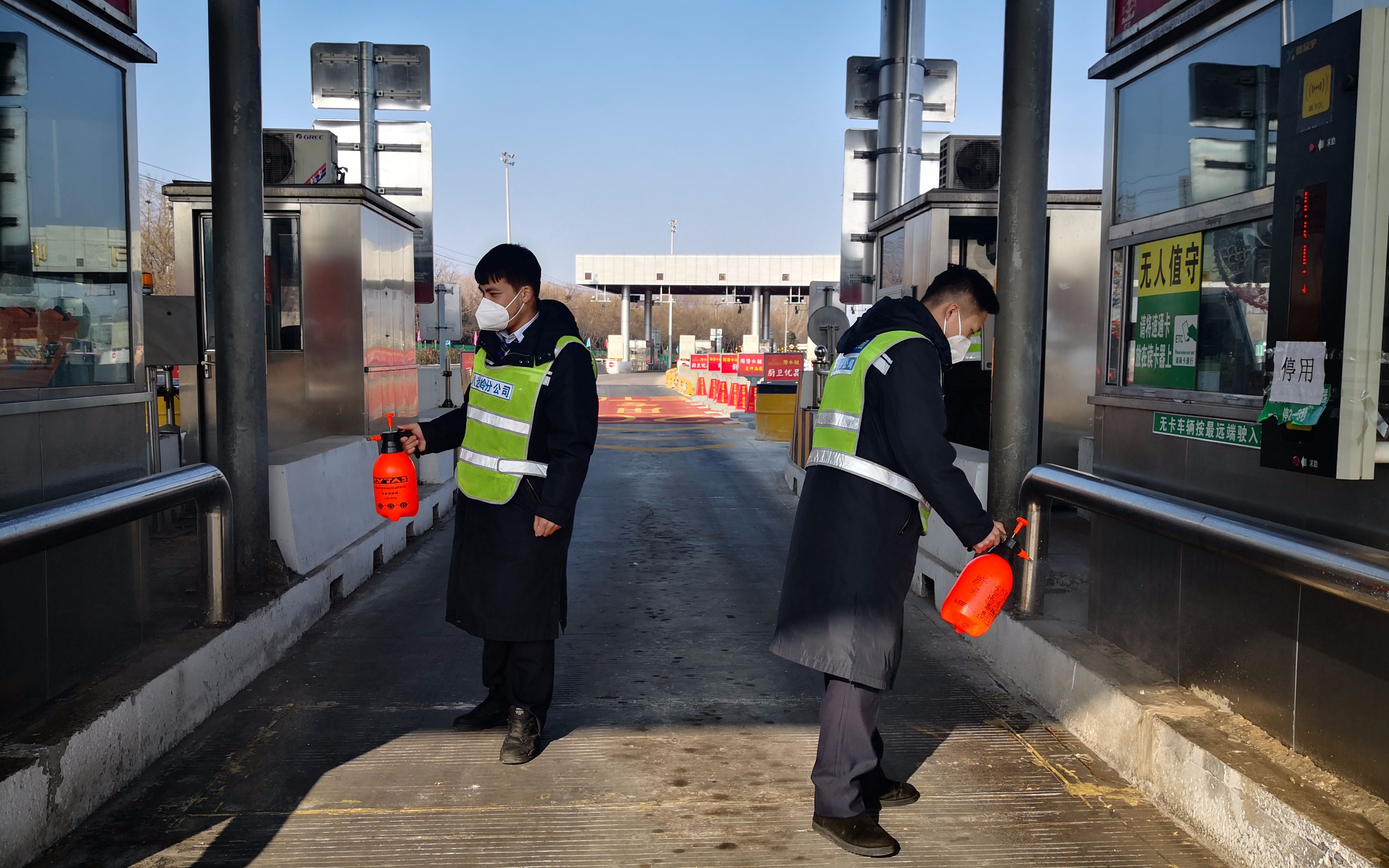哈尔滨机场单日客流破历史纪录 春运返程高峰正式开启