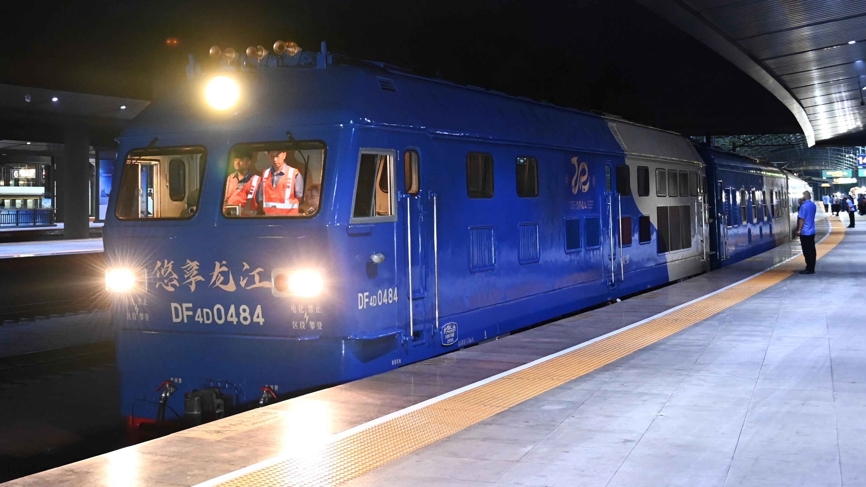 哈尔滨机场单日客流破历史纪录 春运返程高峰正式开启