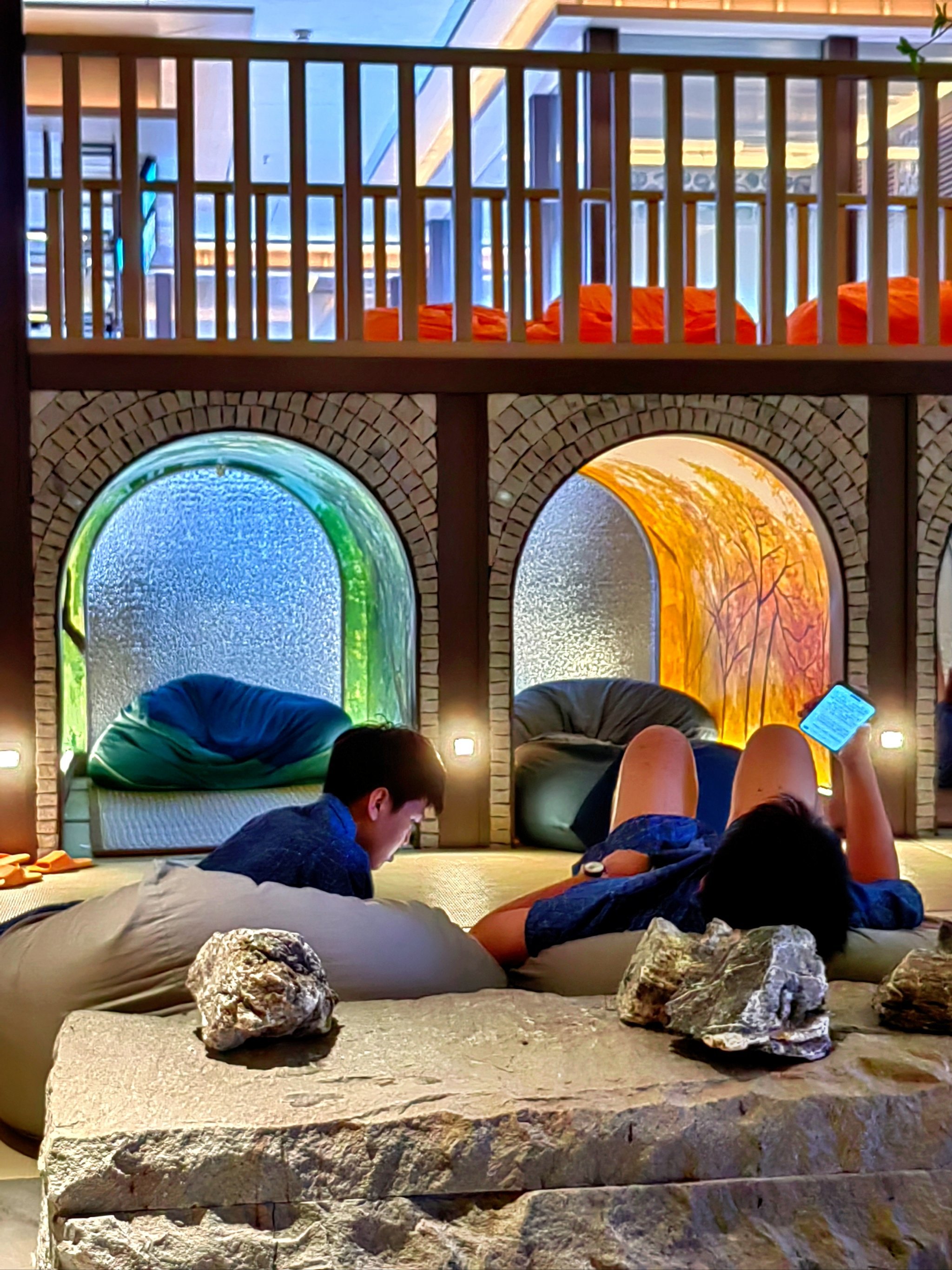 年轻人过年,把洗浴中心玩成了“性价比酒店”