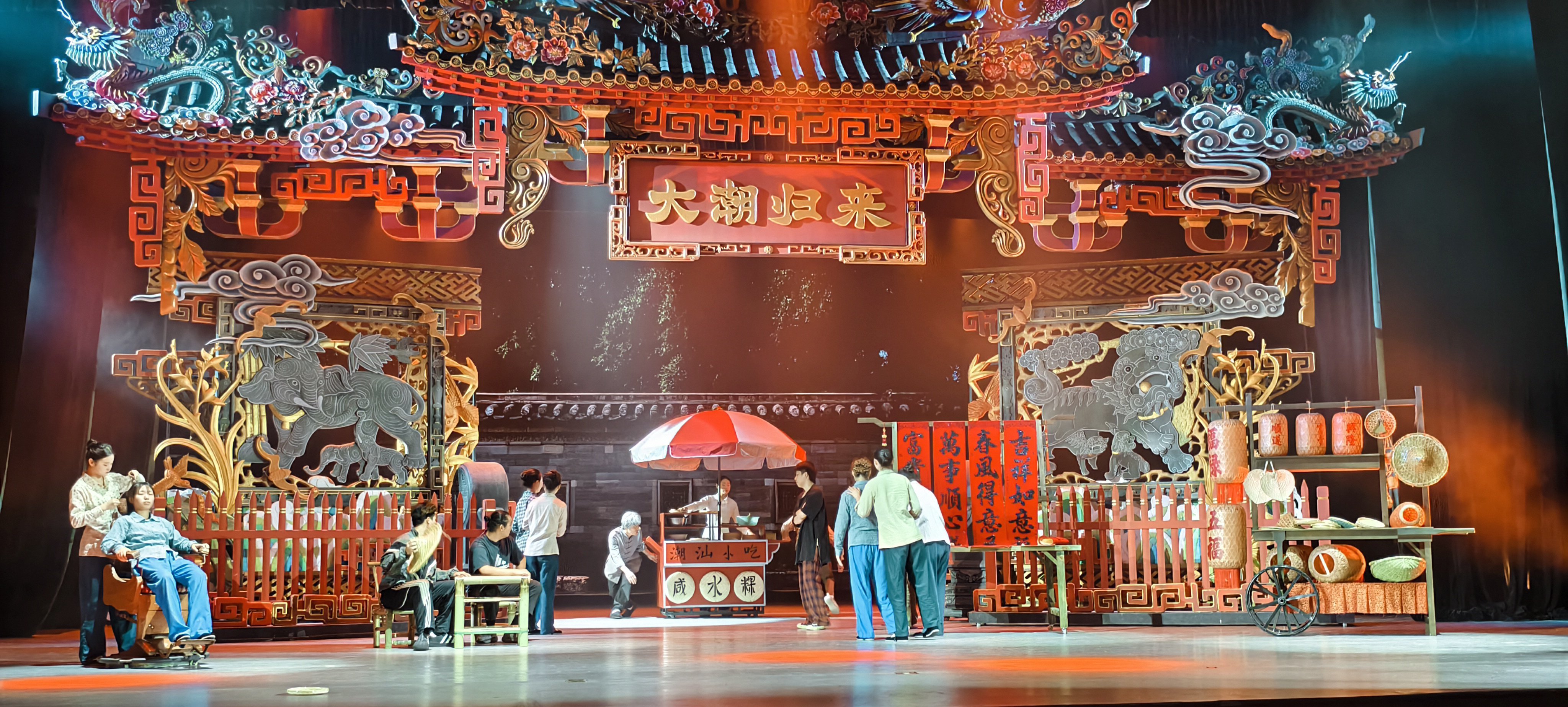 （新春走基层）浙江古镇“百姓戏台”引客来 乡音乡情演绎地道年味