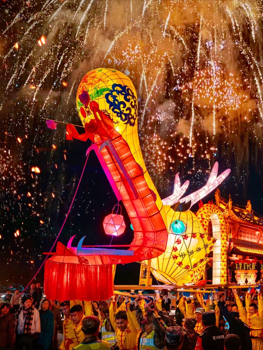 （新春走基层）浙江古镇“百姓戏台”引客来 乡音乡情演绎地道年味